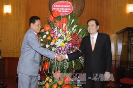 新任越南祖国阵线中央委员会主席陈青敏会见柬埔寨祖国发展团结阵线理事会代秘书长南•瓦丽。