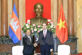 陈大光（右）会见柬埔寨国会主席韩桑林。