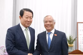 越南国会副主席汪周刘（右）和韩国国会副议长朴柱宣。（图片来源：越通社）