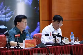 越南政府副总理郑廷勇主持会议.