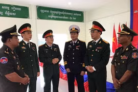 越南人民军年轻军官代表团在柬埔寨进行交流