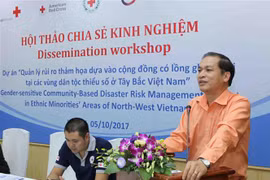 越南红十字会副主席陈国雄在会上发言。