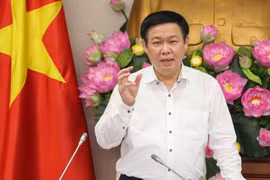 政府副总理王廷惠在会议上发表讲话。