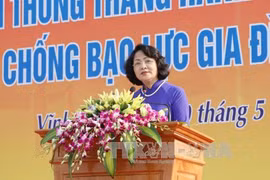 越南国家副主席邓氏玉盛在启动仪式上发表讲话（图片来源：越通社）