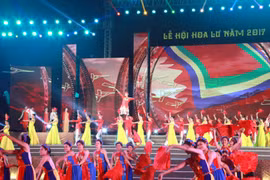 2017年宁平省华闾庙会正式开庙（图片来源：http://baoninhbinh.org.vn/）