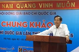 越南记者协会会长、终评委员会主席顺友发言。
