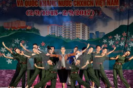 庆祝越南社会主义共和国成立72周年某个文艺节目。（图片来源：越通社）