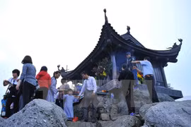 2017年安子春节庙会吸引四面八方游客赶庙会赏风景（​图片来源：越通社） 