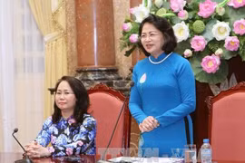 国家副主席邓氏玉盛在会上发表讲话。