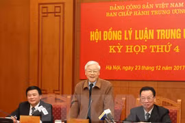 越共中央总书记阮富仲：在加强理论建设的同时要坚决与敌对势力歪曲事实的行为作斗争