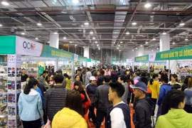 参展的游客（图片来源：http://www.nhandan.com.vn/）