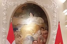 越南驻瑞士大使范海鹏发表讲话。（图片来源：越通社）