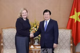 政府副总理郑廷勇会见爱尔兰驻越大使卡西•莫兰。