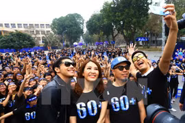 响应题为“熄灯 开启未来”的2017年地球一小时活动的集会活动