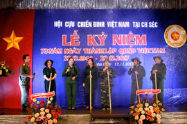 旅居捷克越南老兵庆祝越南人民军成立73周年