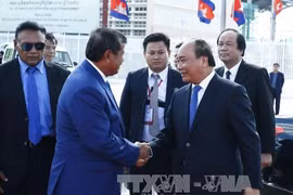 ​ 在金边国际机场举行的欢送仪式。