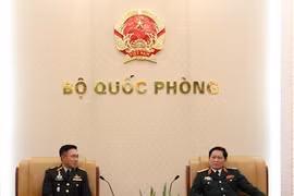 越南国防部部长吴春历大将会见泰国皇家军队总司令素拉蓬·素瓦纳阿德大将（图片来源：http://www.qdnd.vn）