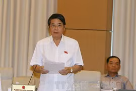 与会代表发表讲话。