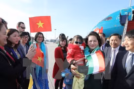 越南国会主席阮氏金银抵达布达佩斯， 开始对匈牙利进行正式访问。
