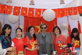 印度国际慈善义卖活动：越南美食颇受参观者好评