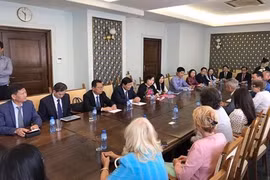 河内市人民议会主席阮氏碧玉一行与保加利亚索非亚市议会议长卡洛扬沙皇举行会谈。