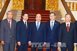 越南政府总理阮春福会见老挝万象市市长