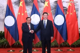 老挝与中国签署17项合作文件