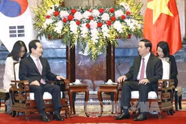 越南国家主席陈大光会见韩国国会议长丁世均。（图片来源：越通社）