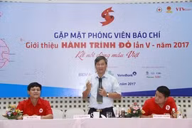 "红色之行"无偿献血活动新闻发布会。(图片来源：http://www.qdnd.vn）