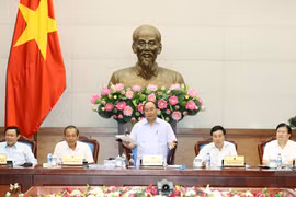 越南政府总理阮春福在政府与各部委行业、集团、总公司召开的会议上发表讲话。（图片来源：越通社）