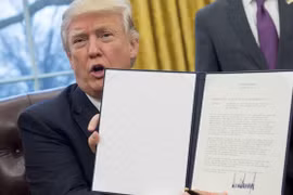 特朗普总统在其上任第一天签署行政命令，正式宣布美国退出TPP。