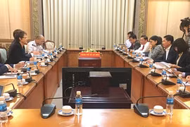 双方举行会谈