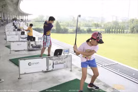 河内高尔夫球学院每班只有5至10名学员。