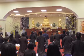 旅居匈牙利越南人缅怀为维护祖国海洋权益而牺牲的英烈