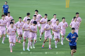 越南球员积极集训备战2024年10月国际足联日对阵印度男足队的国际友谊赛。越南足球联合会供图
