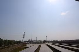 越南西南部地区首家太阳能发电厂竣工