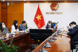  为越南和巴拿马企业搭线牵桥