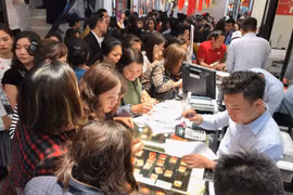 上周越南国内市场黄金价格每两上涨约35万越盾