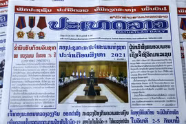 越南国庆76周年：老挝各大报纸高度评价越南发展成就