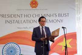  越南国庆76周年：胡志明主席塑像安放仪式在新德里举行