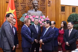 越南政府总理范明政会见美国航空租赁公司董事长