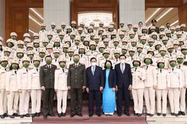 政府总理范明政会见出席第九届公安部妇女大会的代表
