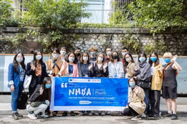 越南与法国大学生踊跃参加垃圾分类收集站设计