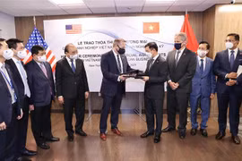 国家主席阮春福出席Vingroup集团与美国各合作伙伴之间的合作协议交换仪式