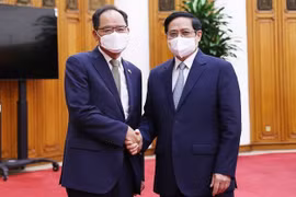 越南政府总理范明政会见韩国驻越南大使朴能运