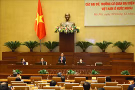 越南国会主席王廷惠会见越南驻外大使和代表机构首席代表