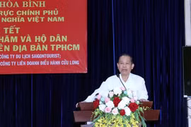 张和平值此新春佳节临近向胡志明市占族同胞送去关怀和温暖