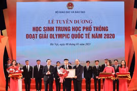阮春福总理出席2020年国际奥林匹克竞赛获奖高中生表彰大会