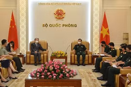 越南国防部副部长黄春战上将会见中国驻越南大使熊波