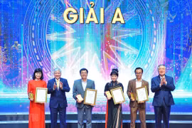 明确反腐败反消极现象是经常性的重要任务